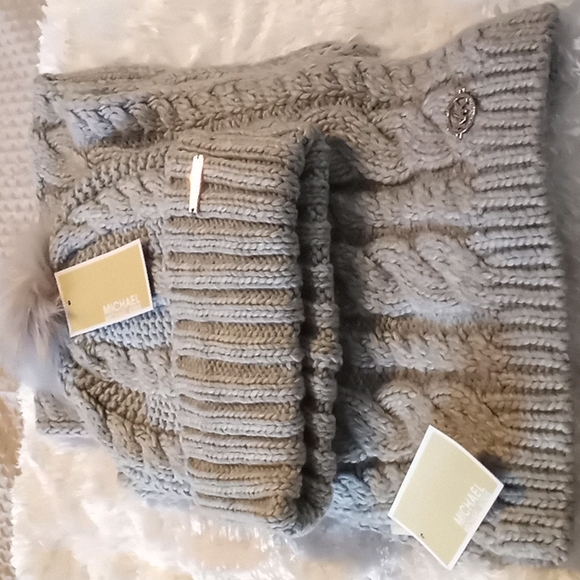 Michael kors women cable knit teddy fleece faux fur  pom pom beanie & scarf set - Picture 1 of 6
